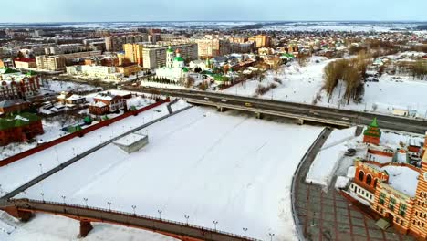 Yoshkar-Ola-urban-Skyline-bei-sonnigen-Wintertag