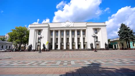 Verkhovna-Rada-der-Ukraine-in-Kiew-Sehenswürdigkeiten