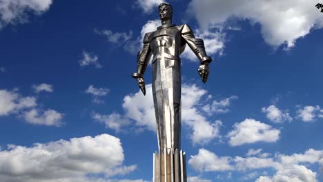 Monument-to-Yuri-Gagarin-(42.5-meter-high-pedestal-and-statue),-the-first-person-to-travel-in-space.-It-is-located-at-Leninsky-Prospekt-in-Moscow,-Russia.