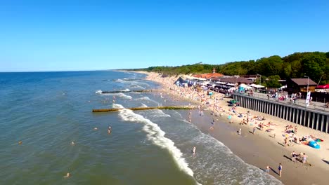 Antenne:-Der-Strand-von-Selenogradsk-Kurstadt,-Russland