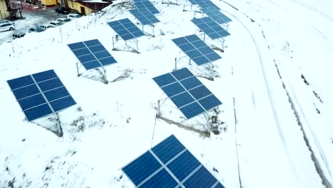 Alternative-energy-solar-power-plant-in-the-winter.