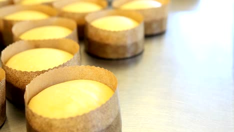 pastry-easter-sweet-bread-cakes-on-worktop,-panning-close-up