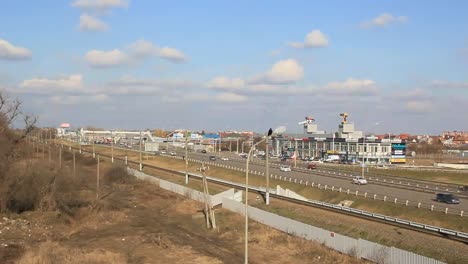 Autopista-de-Rostov-en-la-entrada-a-Krasnodar,-Rusia