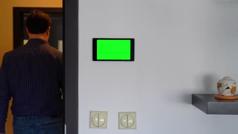 Smart-Home-Control-an-einer-Wand