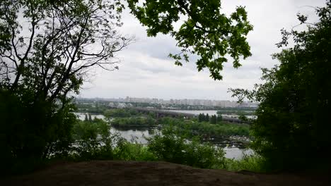 Kiew-Ukaine-Dnipro-Fluss-linke-Küste-Panorama-Frühlingslandschaft