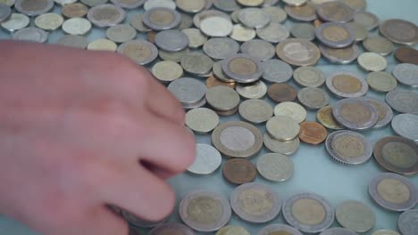 coin-counting,-counting-the-metal-Turkish-lira