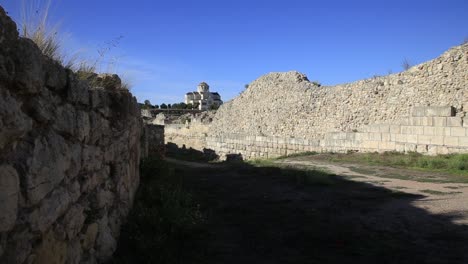 Ruinen-von-Chersonesus---antike-griechische-Stadt-in-der-Nähe-des-modernen-Sewastopol.-St.-Wladimir-Kathedrale.-UNESCO-Weltkulturerbe.-Krim,-Russland.