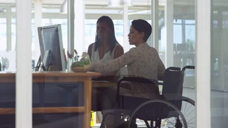 Young-women-working-in-a-creative-office