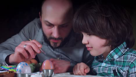 4K-Family-Shot-Of-Child-With-Dad-Painting-Easter-Eggs