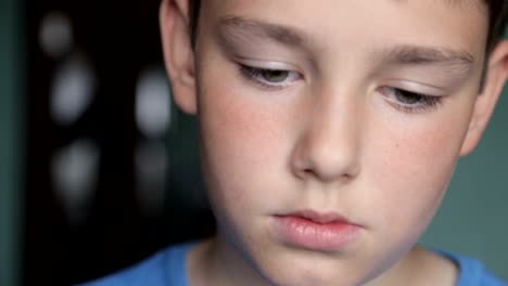 Child-portrait,-boy-looks-at-the-camera