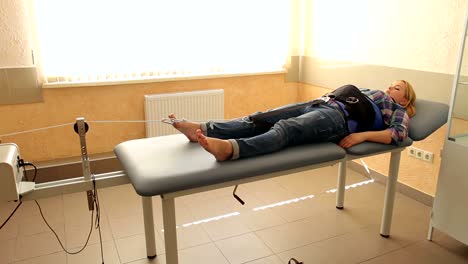 Traction-spine-traction-in-the-physiotherapy-room.