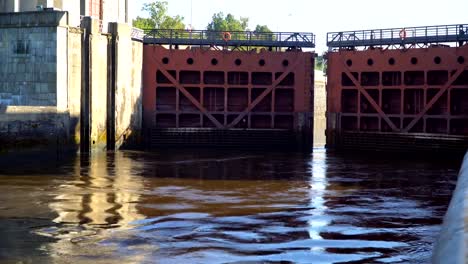 apertura-y-cierre-de-la-pasarela-de-Río-de-puerta