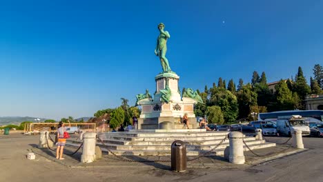 Bronzene-Kopie-der-Statue-des-David-von-Michelangelo-am-Piazzale-Michelangelo-Timelapse-Hyperlapse-in-Florenz