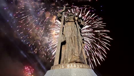 View-of-the-monument-ot-Vladimir-Lenin-(1985,-Sculptor-Kerbel-and-architect-Makarevich)-and-fireworks,-Moscow-city-center-(Kaluzhskaya-square),-Russia.-Popular-landmark