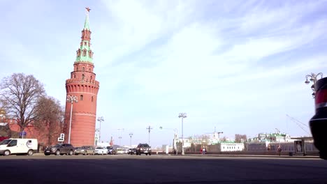 Traffic-of-cars-near-the-Kremlin