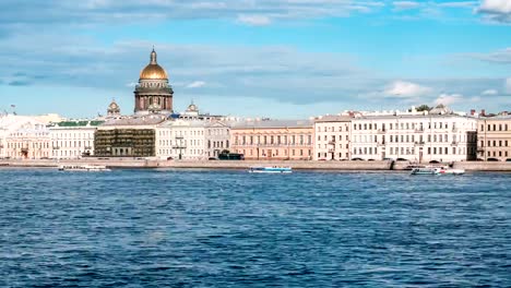 Sightseeing-ships-on-Neva-river