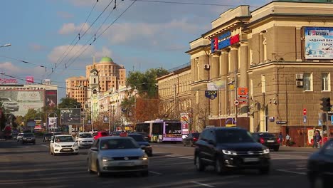 Artema-Straße-Stadt-Verkehr-Donezk-Ukraine