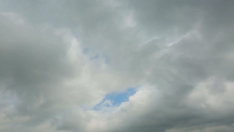 timelapse-of-the-summer-sky