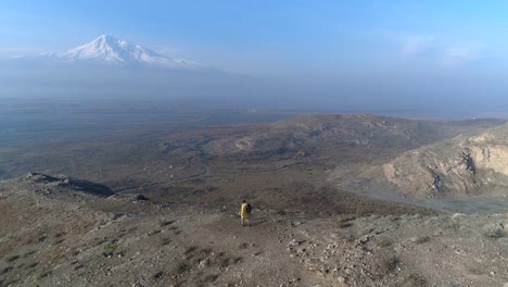 One-man-walking-on-the-fog-mountain