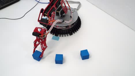 Experiment-with-intelligent-manipulator.-industrial-robot-model.-Robot-with-optical-recognition-system