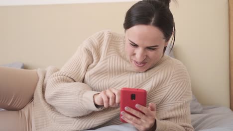 Surprise-woman-using-mobile-phone-in-bed