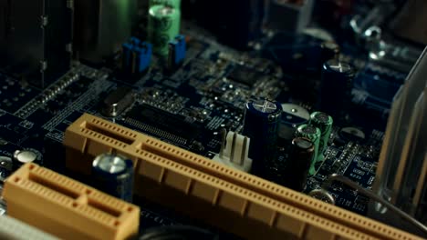 In-der-Computer-Motherboard-CPU-installiert