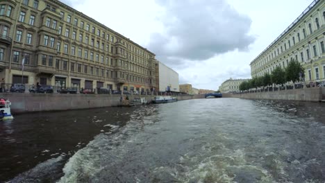 Kreuzung-Kanäle-in-St.-Petersburg