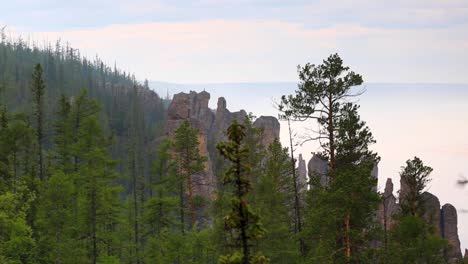 Blick-auf-Lena-Säulen.-UNESCO-Weltkulturerbe