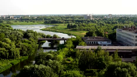 Tráfico-de-coches-en-el-puente-de-Lutsk,-Ucrania-27/06/2018