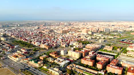 Valencia-aus-der-Vogelperspektive.-Luftaufnahme.-Das-herrliche-Panorama-der-Stadt-von-der-Höhe.-Valencia-ist-eine-touristische-Stadt-in-den-Morgen