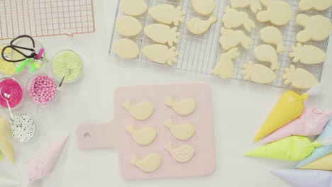 Decorating-Easter-sugar-cookies-with-royal-icing.