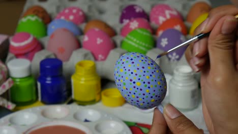 Paint-on-easter-eggs.