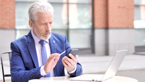 Old-Businessman-Using-Smartphone,-Outdoor