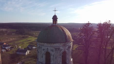 Iglesia-Católica-Romana-Aerial,-Ucrania