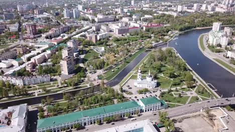 Malerisches-Panorama-der-antiken-russischen-Stadt-Oryol