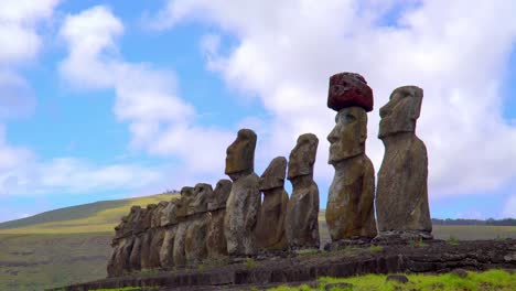 Estatuas-en-la-isla-oriental,-Chile