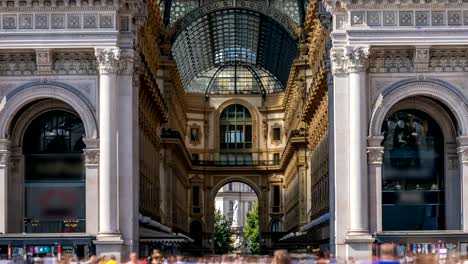 Eintritt-in-die-Galleria-Vittorio-Emanuele-II-Zeitraffer-auf-der-Piazza-del-Duomo-Cathedral-Square