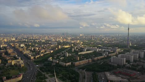 Russlands-sonniger-Sommer-Tag-Moskau-berühmten-Stadtbild-Ostankino-Turm-Luftaufnahmen-Panorama-4k