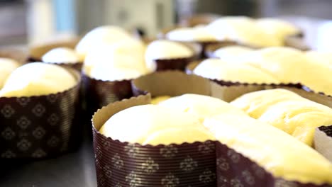 Gebäck-mit-Treibmittel-an-Teig-für-Ostern-Kuchen-Tauben,-schwenken