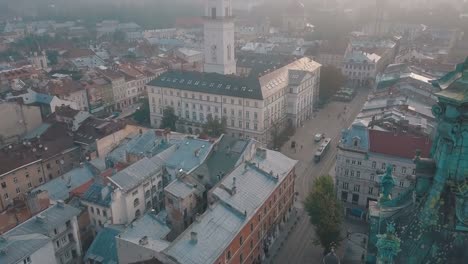 LVOV,-UCRANIA.-Panorama-de-la-ciudad-antigua.-Los-techos-de-edificios-antiguos.-Vista-aérea