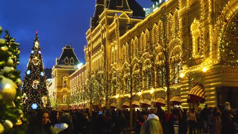 Red-Square,-Moscow,-Russia.-People-on-the-new-year-fair-near-the-Kremlin-and-Gum-shopping-center