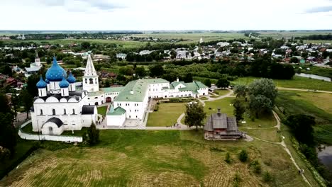 Luftaufnahme-des-architektonischen-Ensembles-des-Suzdal-Kremls