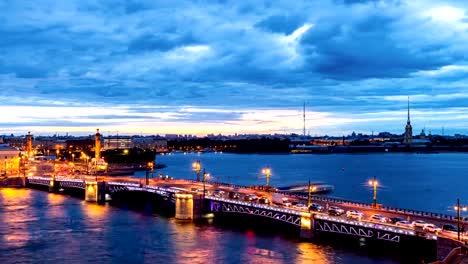 St.-Petersburg,-Eröffnung-der-Palastbrücke.-Zeitraffer-Fotografie-vom-Dach-zum-Wassergebiet-Newa,-Peter-und-Paul-Festung,-Schlossbrücke-und-die-Spitzspitze-der-Wassiljewski-Insel