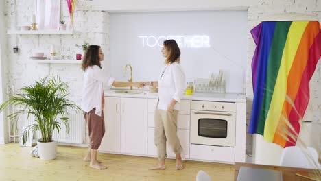 Girlfriends-have-fun-on-kitchen