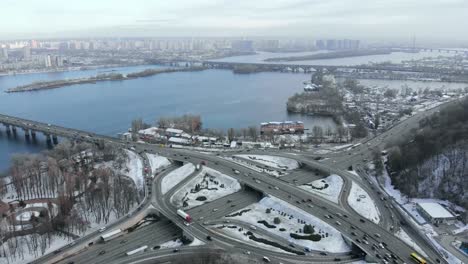 Kiew---Hauptstadt-der-Ukraine-im-Winter.-Dnepr-River