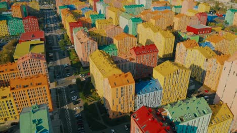 Edificios-residenciales-de-colores.-Vista-aérea