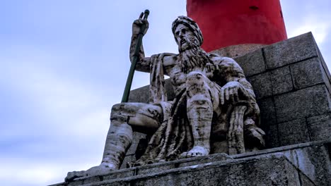 Saint-Petersburg.-Sculpture-Rostral-columns.-time-laps