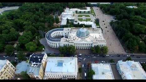 Monumentos-Palacio-de-Mariinsky-Verkhovna-Rada-y-el-Mariinsky-Parque-de-Kiev-en-Ucrania