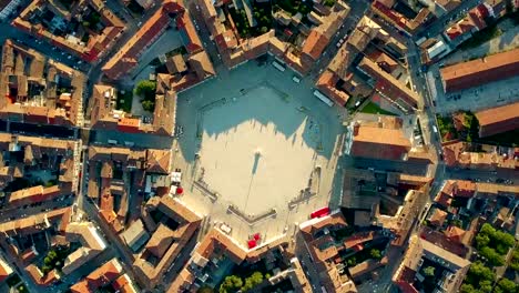 Aerial-top-down-view-time-lapse-of-the-very-center-of-Palmanova-town,-Italy