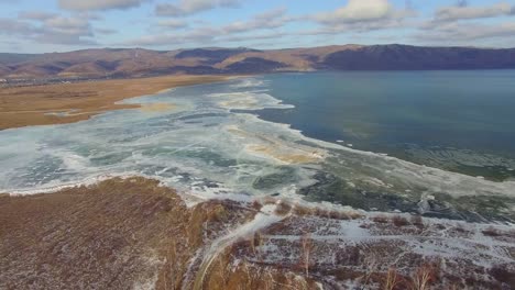 Luftbildaufnahmen-aus-der-Luft.-Winter.-Baikalsee